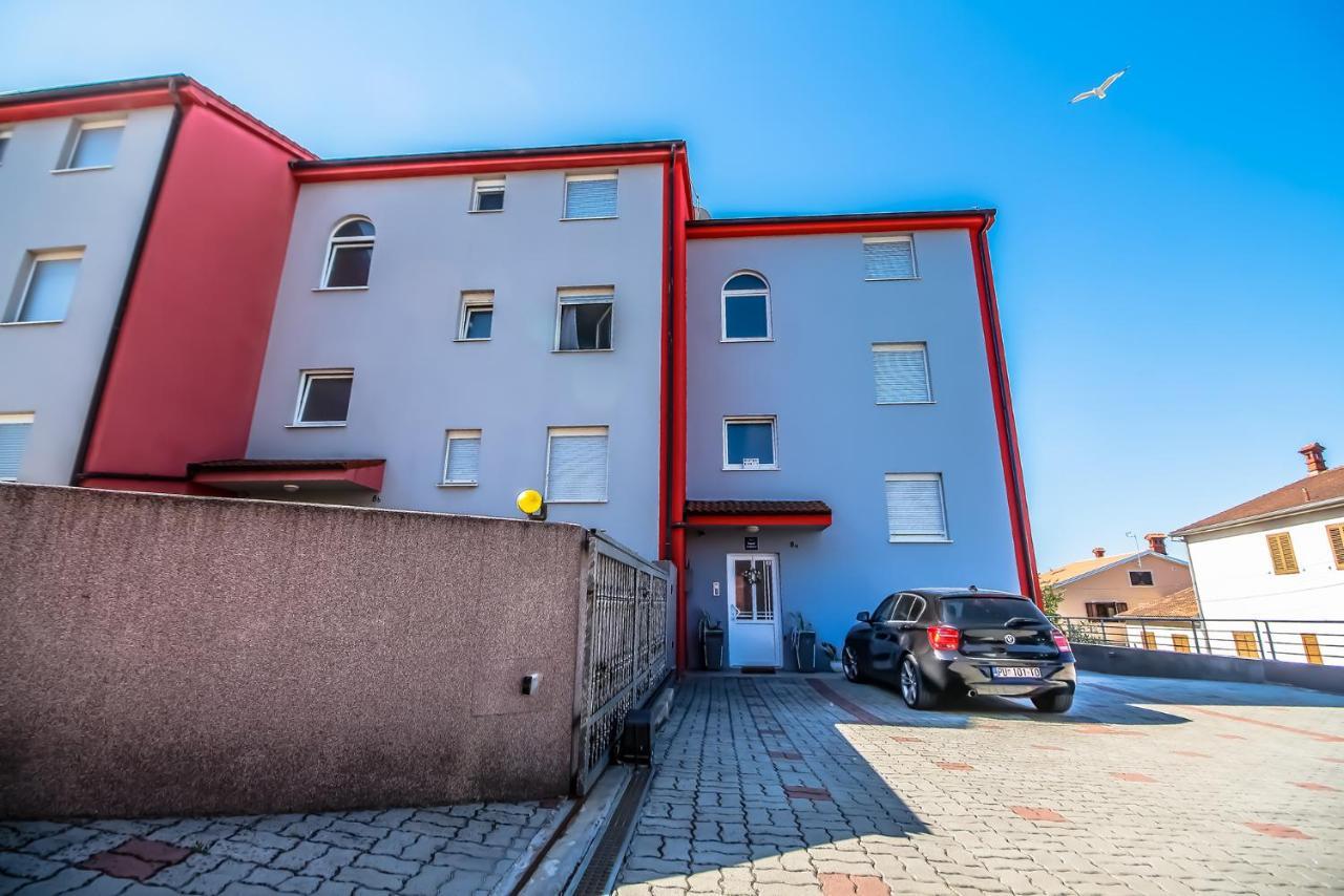 Apartments Saric Pula Exterior photo